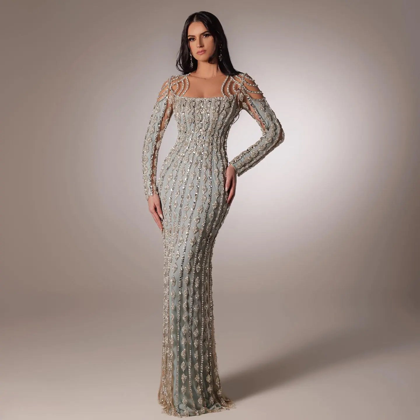 Langärmliges, schmales Fischschwanzkleid